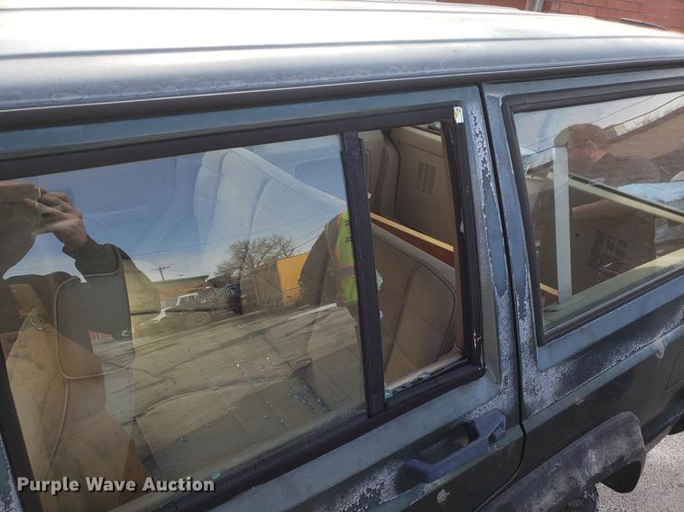 image for item DF3328 1994 Jeep Cherokee SUV