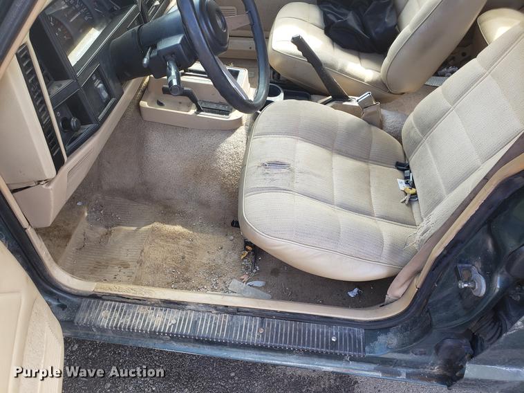 image for item DF3328 1994 Jeep Cherokee SUV