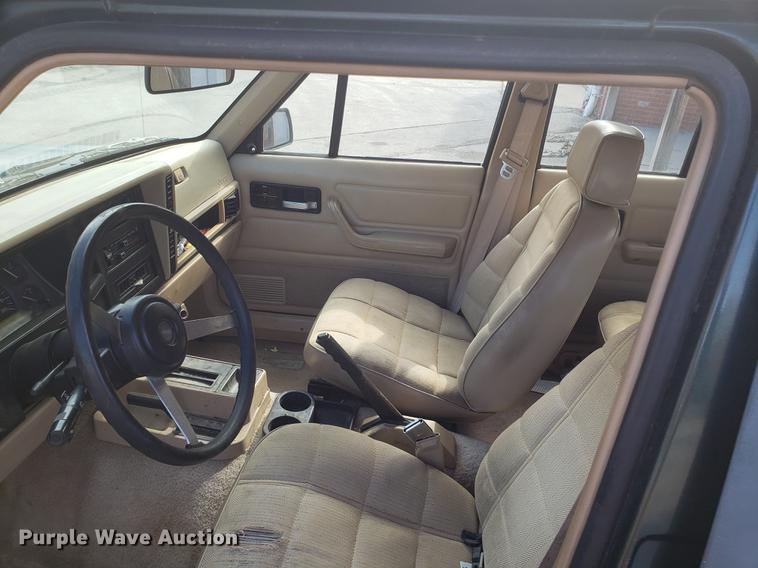 image for item DF3328 1994 Jeep Cherokee SUV