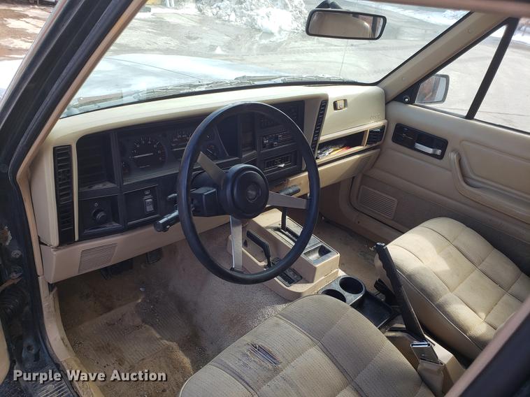 image for item DF3328 1994 Jeep Cherokee SUV