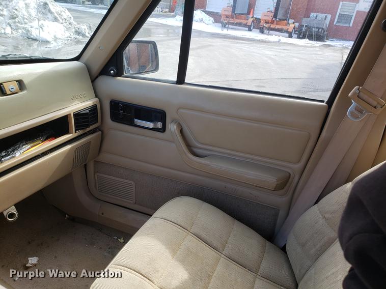 image for item DF3328 1994 Jeep Cherokee SUV