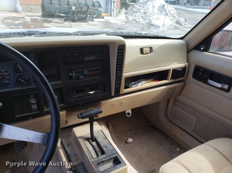 image for item DF3328 1994 Jeep Cherokee SUV