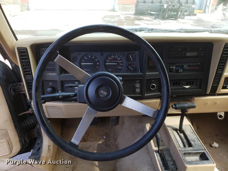 image for item DF3328 1994 Jeep Cherokee SUV