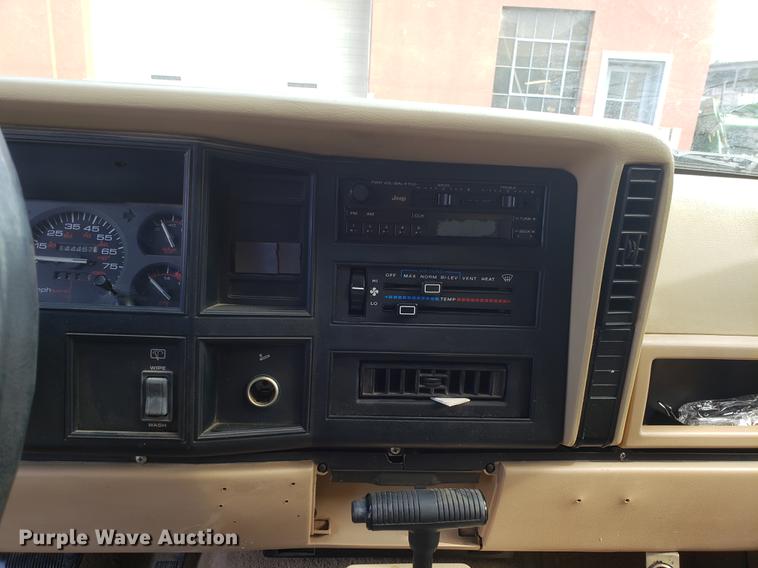 image for item DF3328 1994 Jeep Cherokee SUV