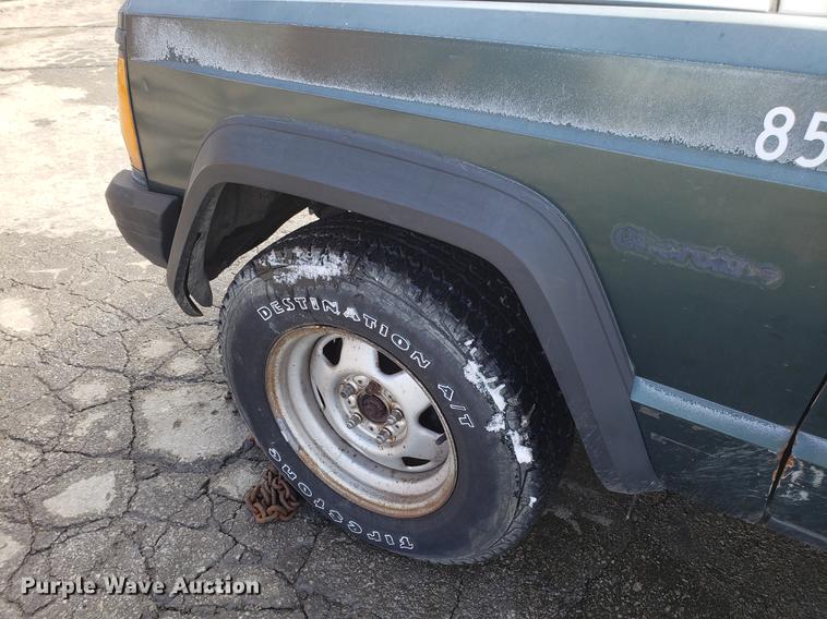 image for item DF3328 1994 Jeep Cherokee SUV