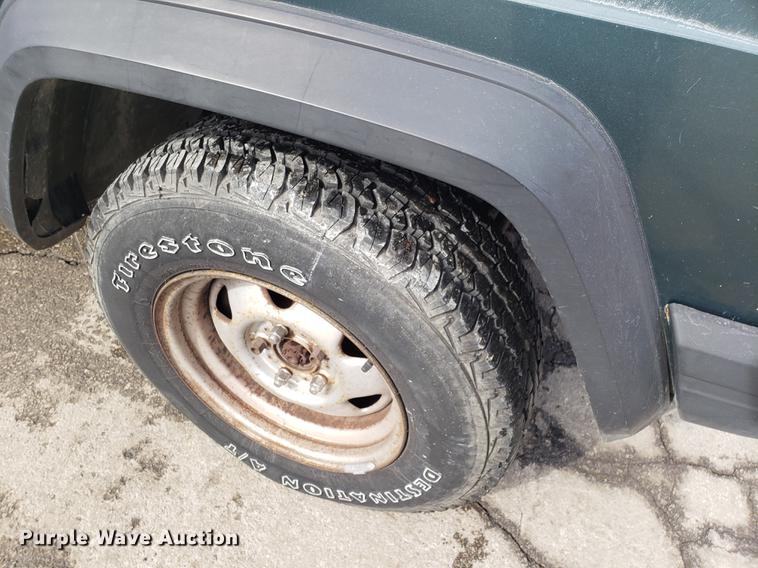 image for item DF3328 1994 Jeep Cherokee SUV