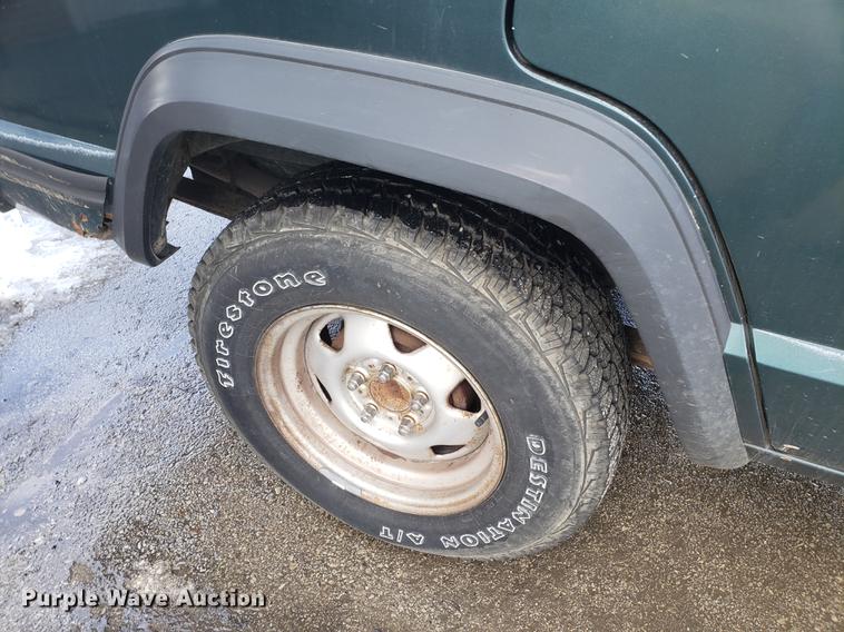 image for item DF3328 1994 Jeep Cherokee SUV
