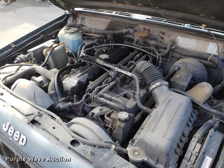 image for item DF3328 1994 Jeep Cherokee SUV