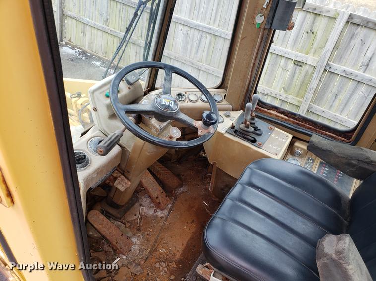image for item DF3329 1991 Caterpillar 926E wheel loader
