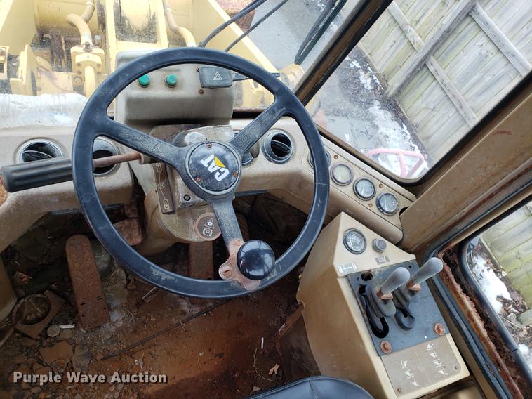 image for item DF3329 1991 Caterpillar 926E wheel loader