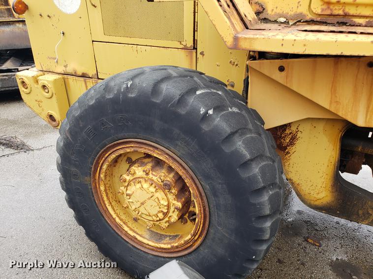 image for item DF3329 1991 Caterpillar 926E wheel loader
