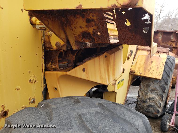 image for item DF3329 1991 Caterpillar 926E wheel loader