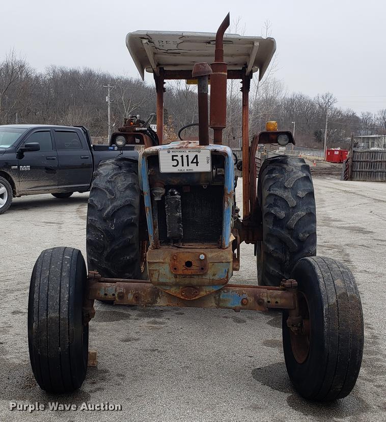 image for item DF3330 1980 Ford 6600 tractor