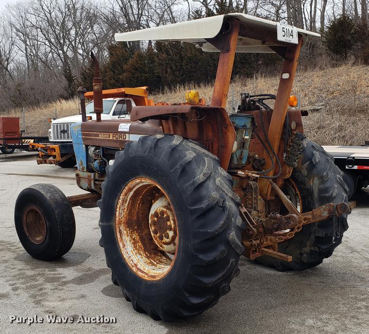 image for item DF3330 1980 Ford 6600 tractor