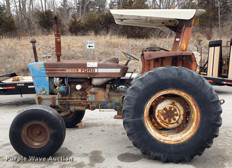 image for item DF3330 1980 Ford 6600 tractor