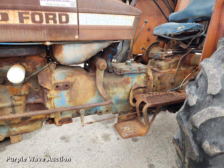 image for item DF3330 1980 Ford 6600 tractor