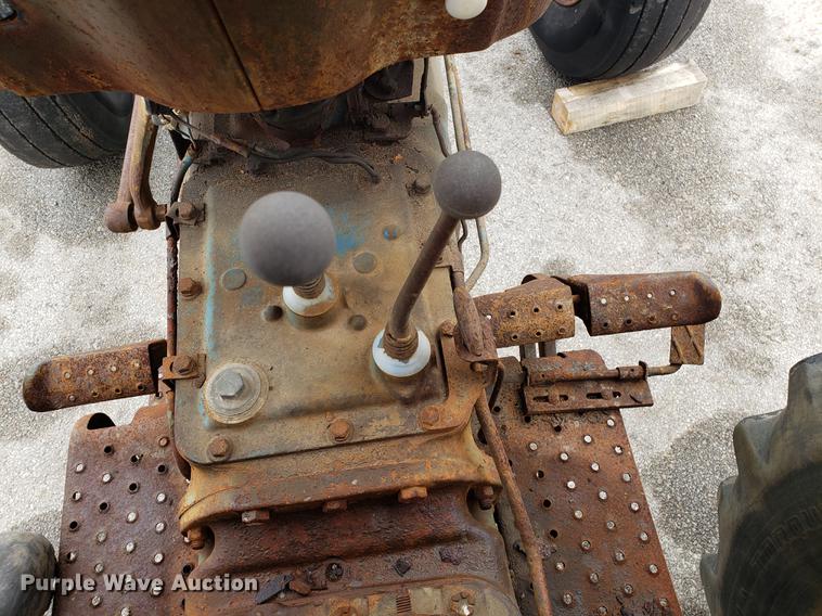 image for item DF3330 1980 Ford 6600 tractor