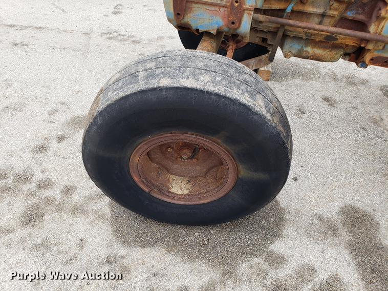 image for item DF3330 1980 Ford 6600 tractor