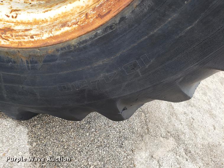 image for item DF3330 1980 Ford 6600 tractor