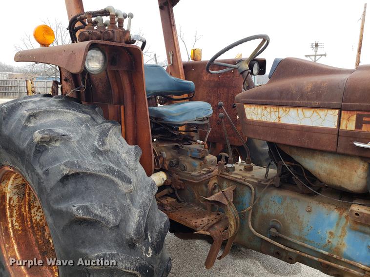 image for item DF3330 1980 Ford 6600 tractor