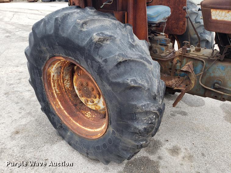 image for item DF3330 1980 Ford 6600 tractor