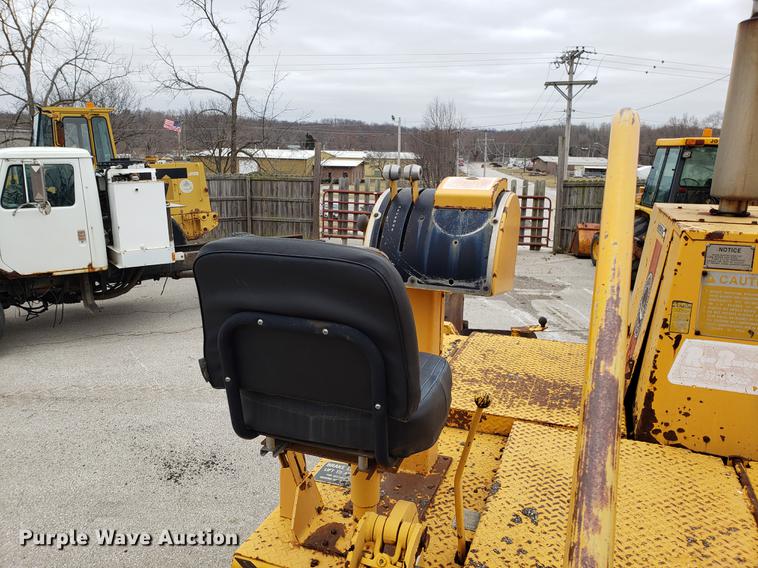 image for item DF3345 Blaw-Knox PF406-A paver