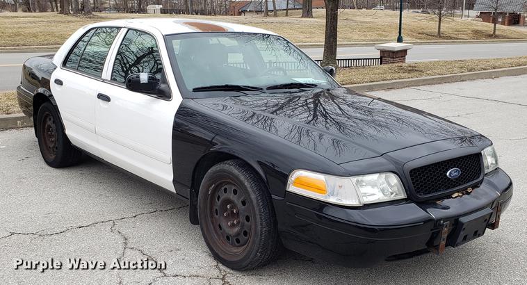 image for item DF3346 2006 Ford Crown Victoria Police Interceptor