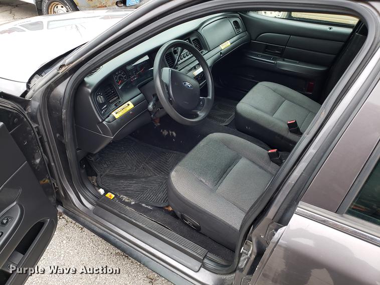 image for item DF3347 2007 Ford Crown Victoria Police Interceptor