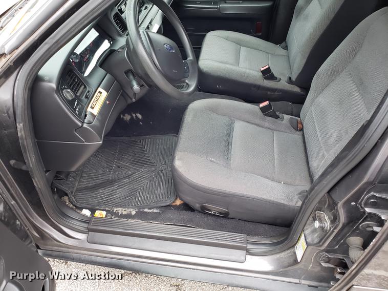 image for item DF3347 2007 Ford Crown Victoria Police Interceptor