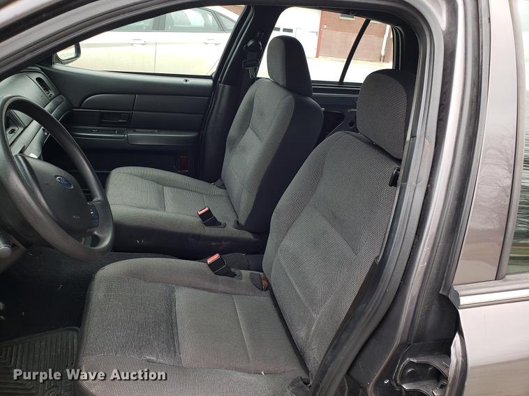 image for item DF3347 2007 Ford Crown Victoria Police Interceptor