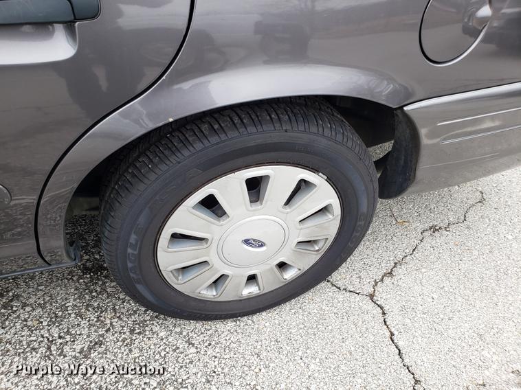 image for item DF3347 2007 Ford Crown Victoria Police Interceptor