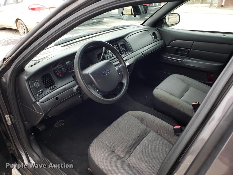 image for item DF3348 2007 Ford Crown Victoria Police Interceptor