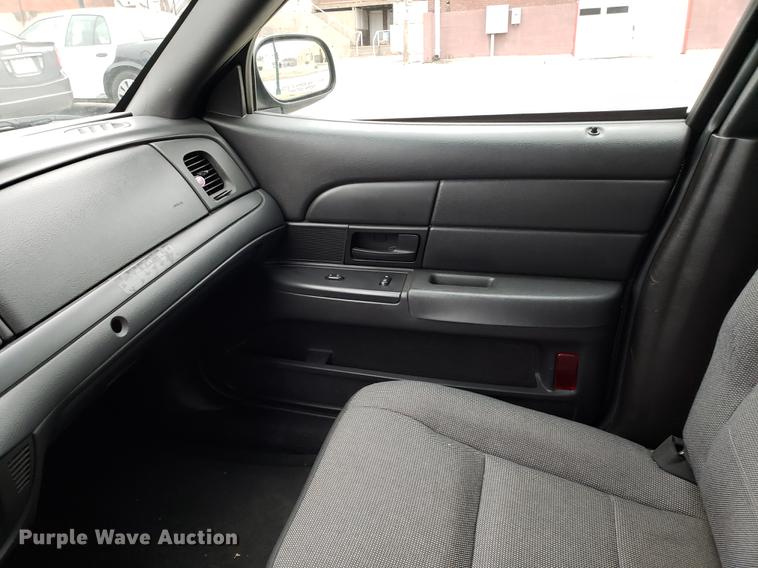 image for item DF3348 2007 Ford Crown Victoria Police Interceptor