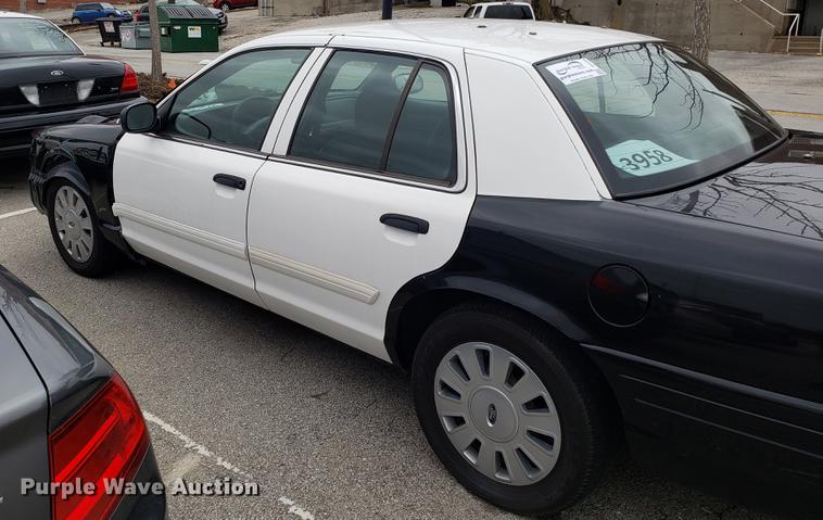 image for item DF3349 2010 Ford Crown Victoria Police Interceptor