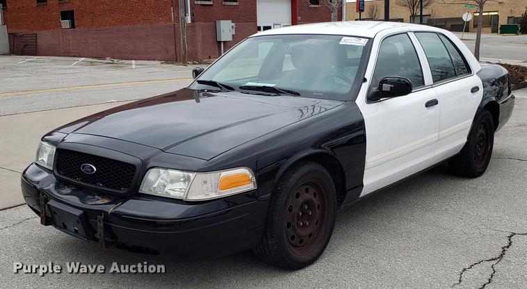 image for item DF3350 2011 Ford Crown Victoria Police Interceptor