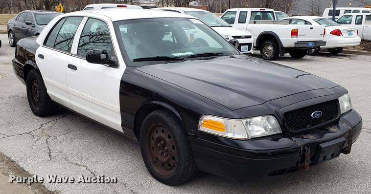 image for item DF3350 2011 Ford Crown Victoria Police Interceptor