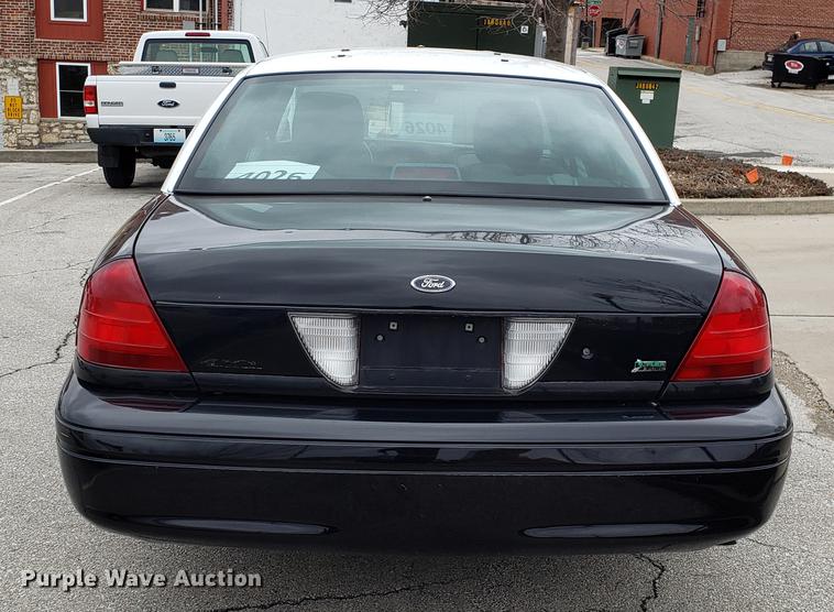 image for item DF3350 2011 Ford Crown Victoria Police Interceptor