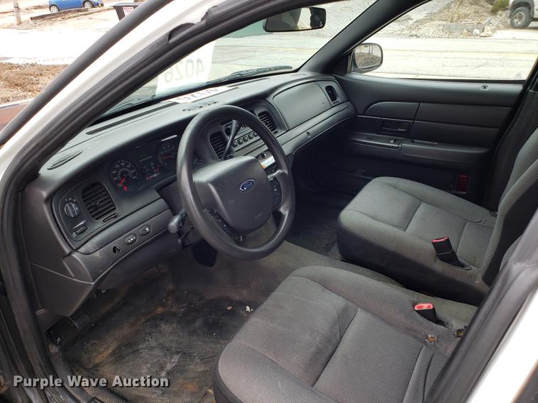 image for item DF3350 2011 Ford Crown Victoria Police Interceptor