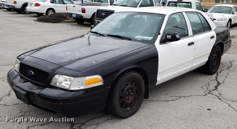 image for item DF3351 2010 Ford Crown Victoria Police Interceptor