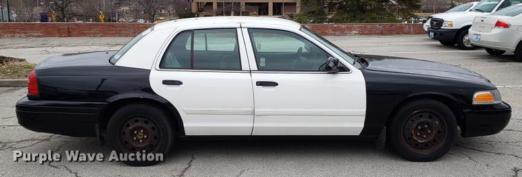 image for item DF3351 2010 Ford Crown Victoria Police Interceptor