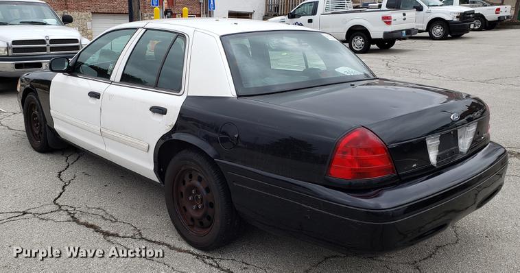 image for item DF3351 2010 Ford Crown Victoria Police Interceptor