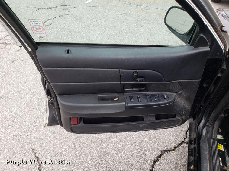 image for item DF3351 2010 Ford Crown Victoria Police Interceptor