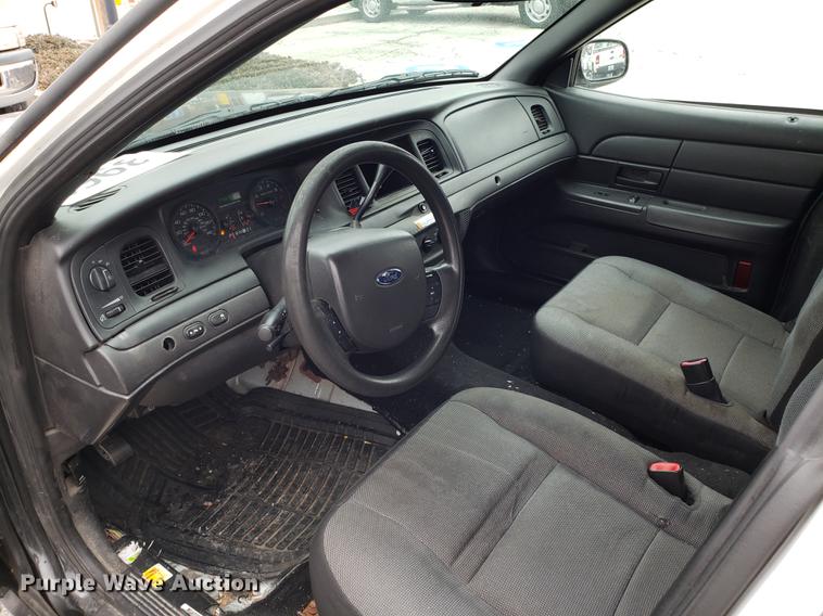 image for item DF3351 2010 Ford Crown Victoria Police Interceptor