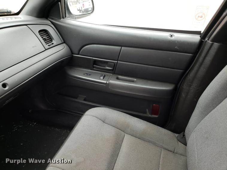image for item DF3351 2010 Ford Crown Victoria Police Interceptor