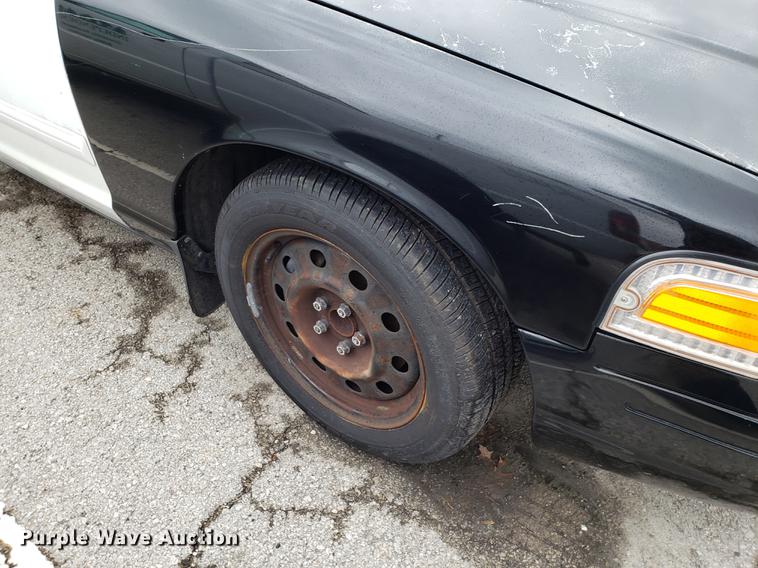 image for item DF3351 2010 Ford Crown Victoria Police Interceptor