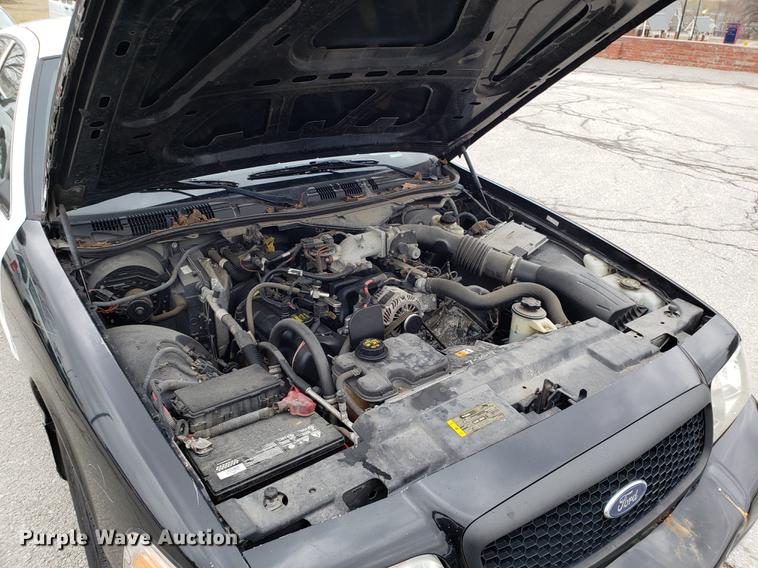 image for item DF3351 2010 Ford Crown Victoria Police Interceptor