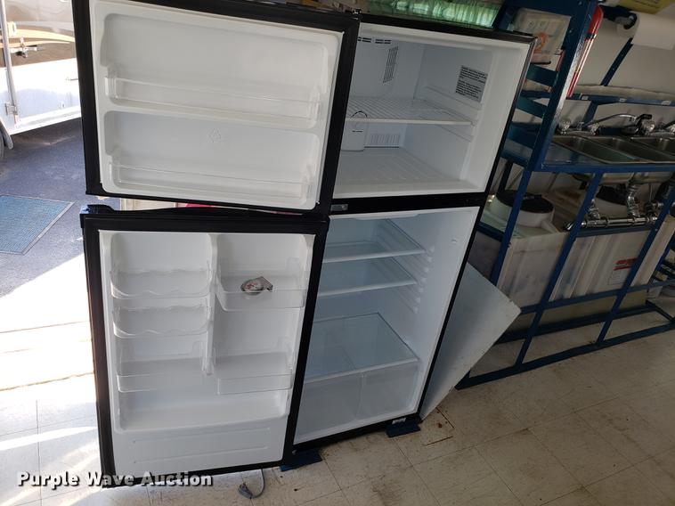 image for item DF3362 1973 Air Stream Land Yacht mobile kitchen