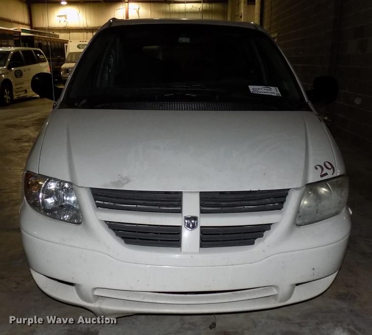 image for item DF4420 2005 Dodge Grand Caravan van