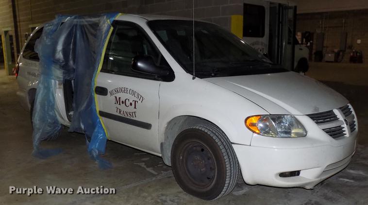 image for item DF4420 2005 Dodge Grand Caravan van