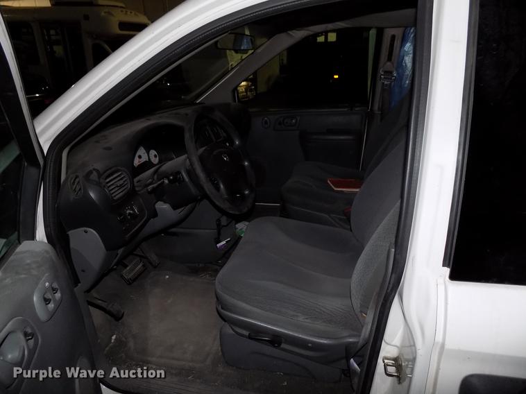 image for item DF4420 2005 Dodge Grand Caravan van